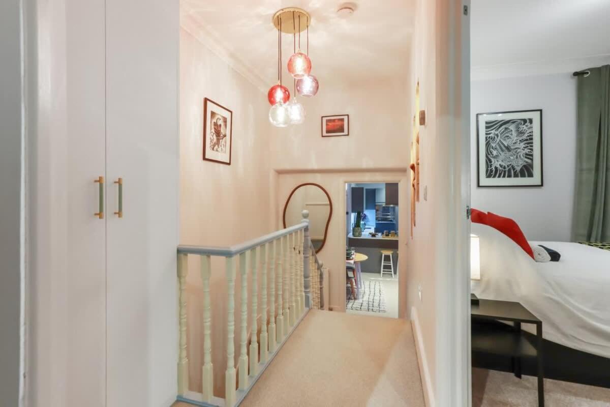 Modern Double Bedroom In 1 Londra