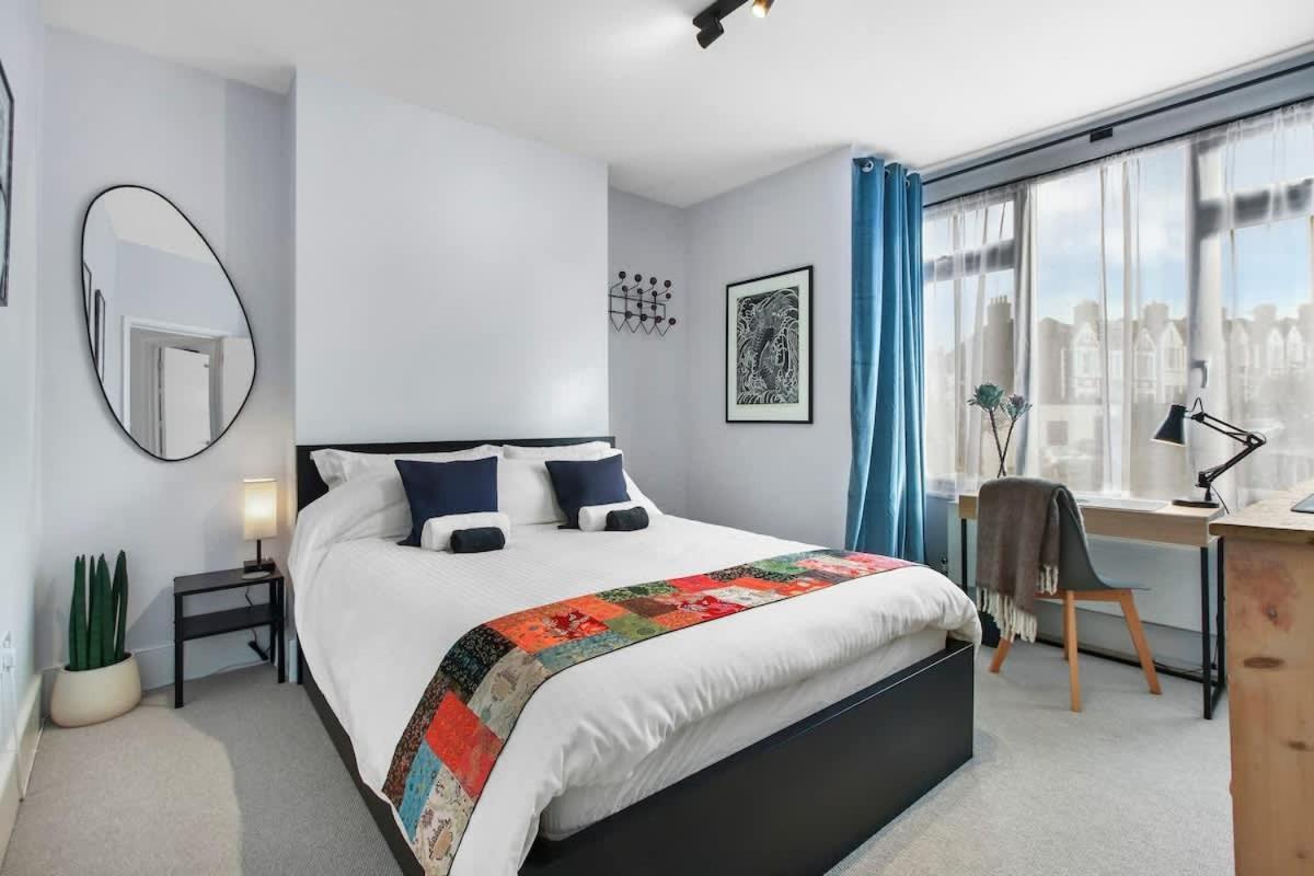 Modern Double Bedroom In 1 Casa vacanze Londra